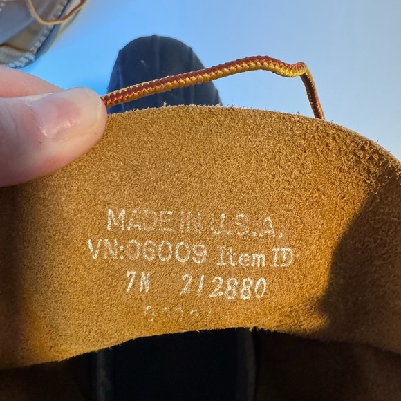 L.L.Bean Women's Bean Boots, 8" Insulated Sz 7 - Picture 5 of 6